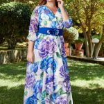 Vestido de fiesta largo estampado de flores en tonos azules y malvas