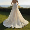 Vestido de novia Cosmobella, de Demetrios 8125