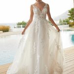 Vestido de novia Cosmobella, de Demetrios 8143