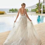 Vestido de novia Cosmobella, de Demetrios 8143